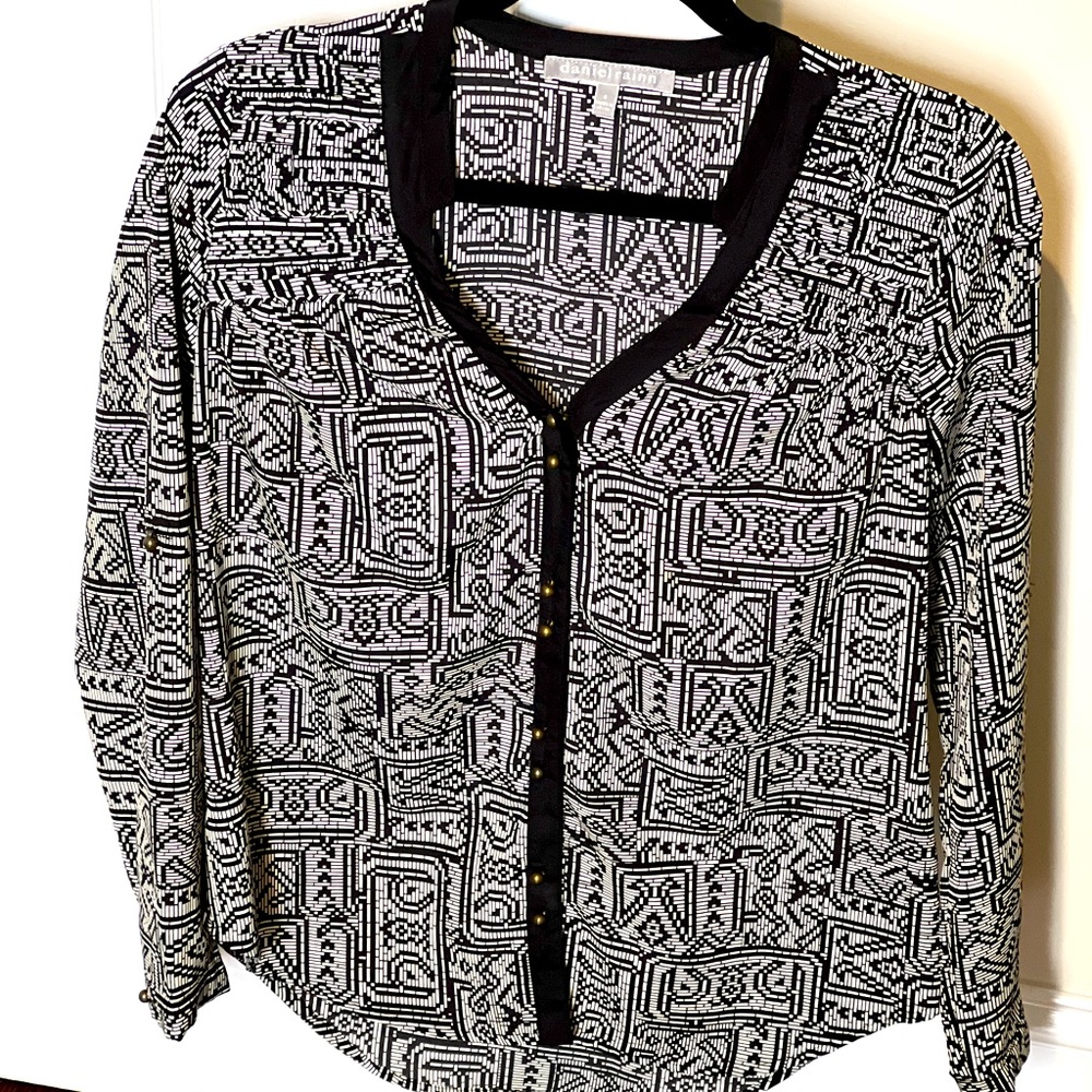 danielrainn size small blouse